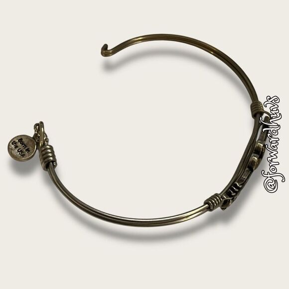Bundle Sale 3 for $15 | Silver-Tone Arrow Bracelet - Picture 4 of 7